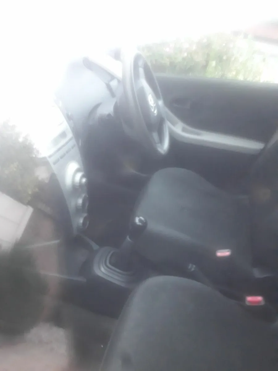 Toyota Yaris 2006 - Image 2