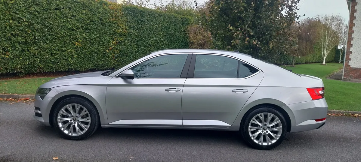 2023 Skoda Superb 2.0 TDI 150 BHP Style DSG - Image 4