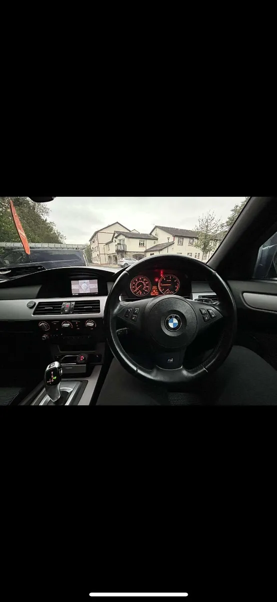 BMW 5-Series 2009 - Image 2