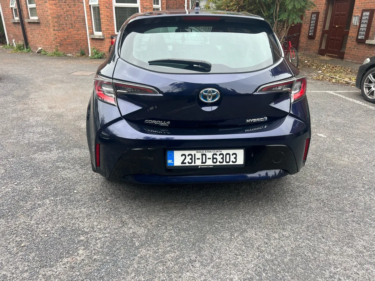 Toyota Corolla hybrid hatchback - Image 3