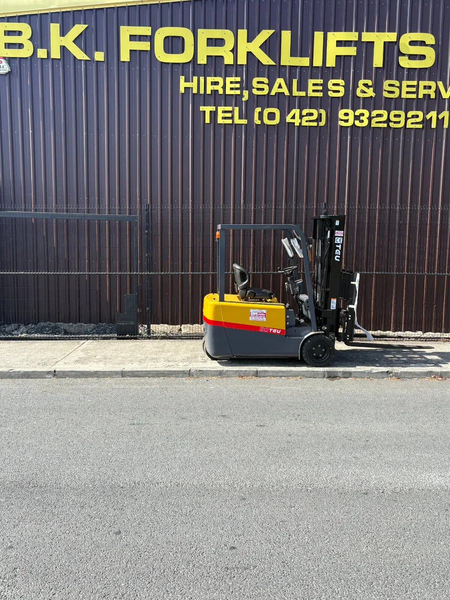 New TEU Electric Forklift - Image 3