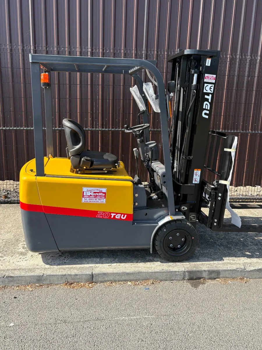 New TEU Electric Forklift - Image 4