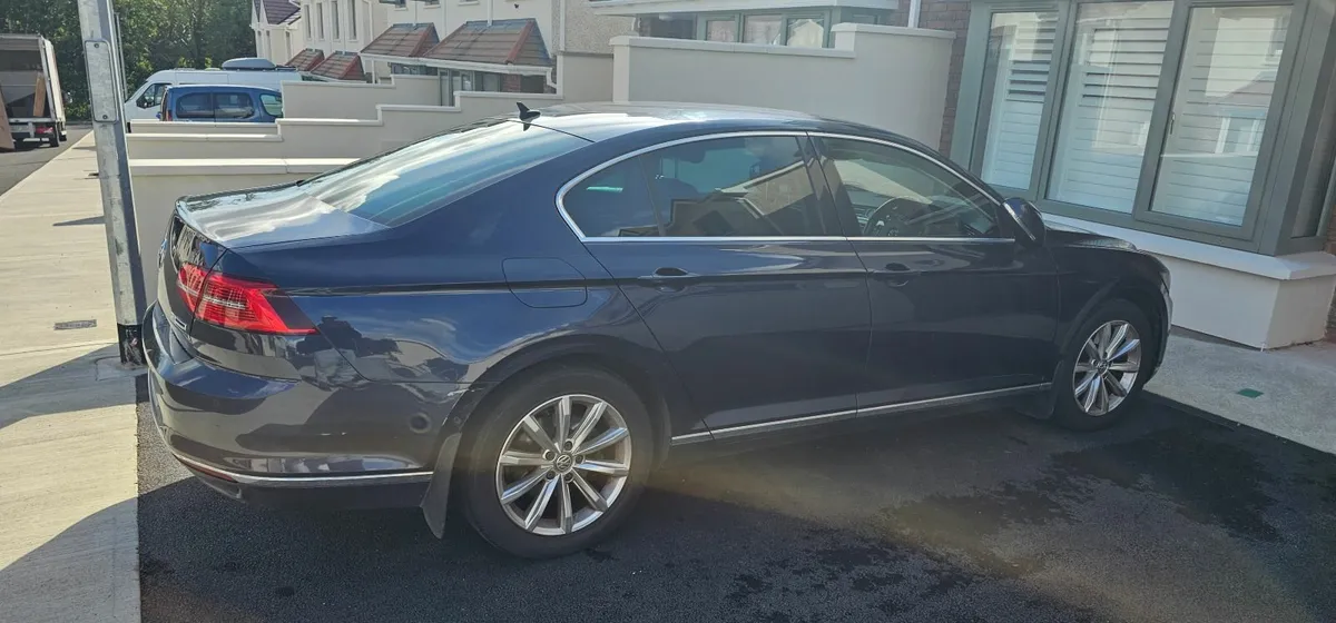 Volkswagen Passat 2016 - Image 1