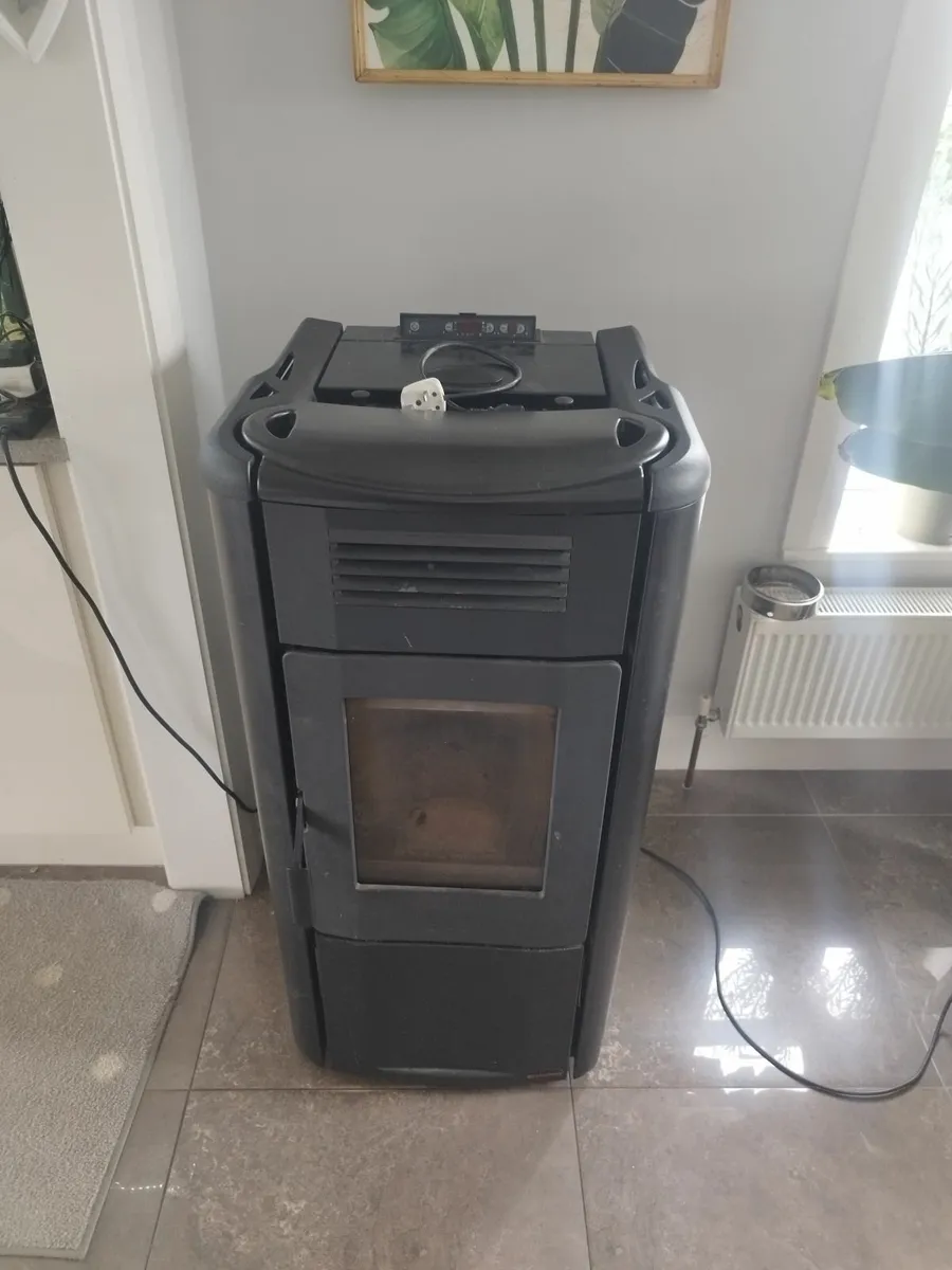 Pellet stove - Image 1