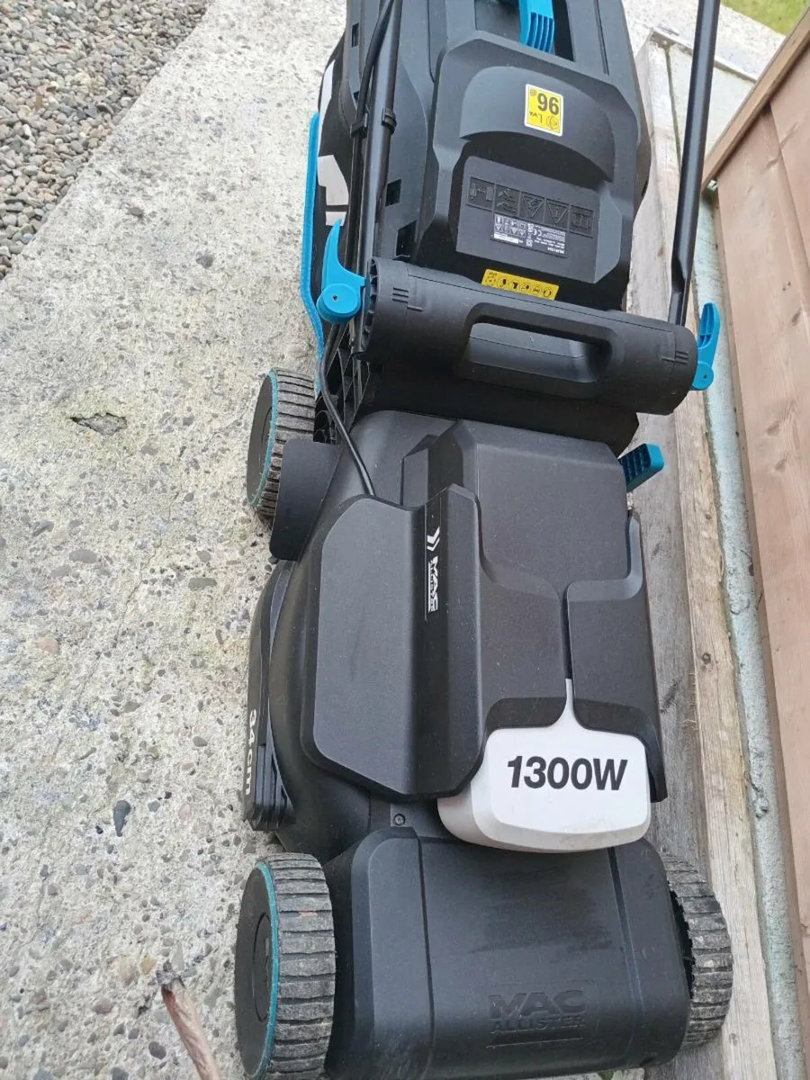 Plug in lawnmower - Image 1