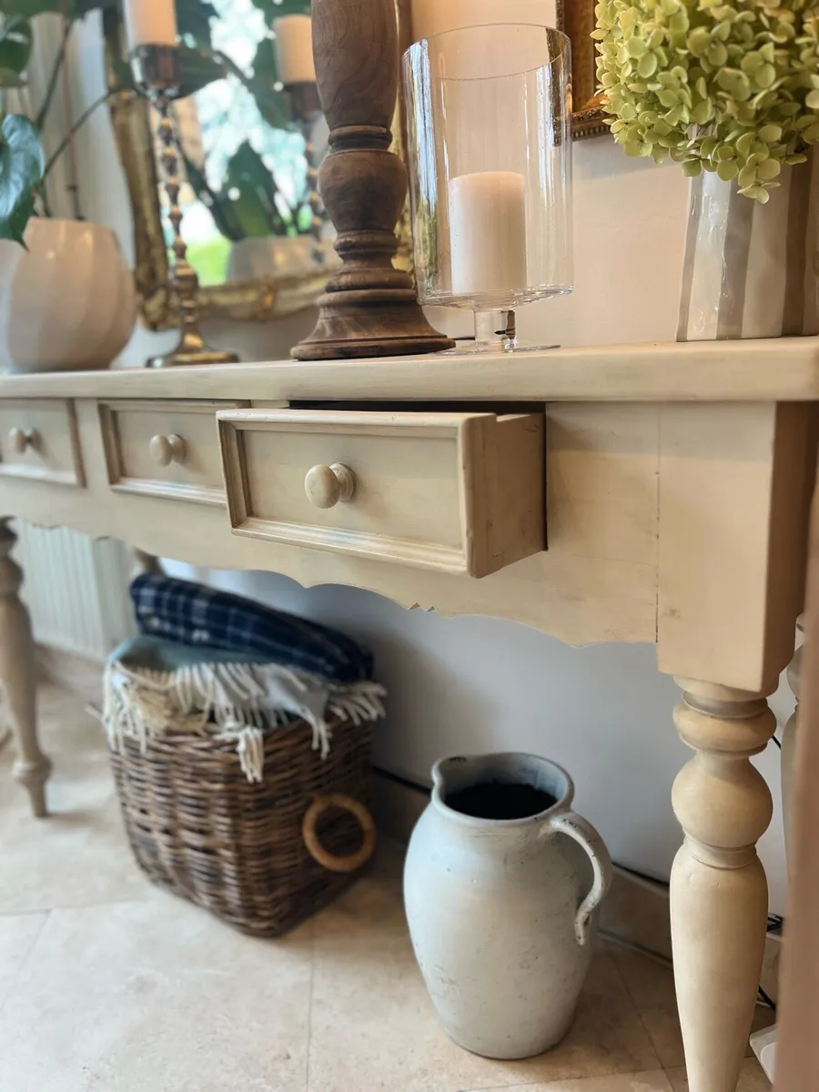 Vintage pine console/ Indoor bench/ dresser etc - Image 2