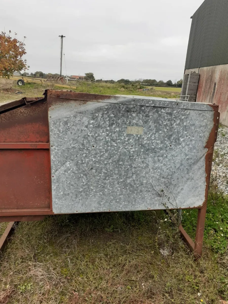 Calf creep feeder - Image 1