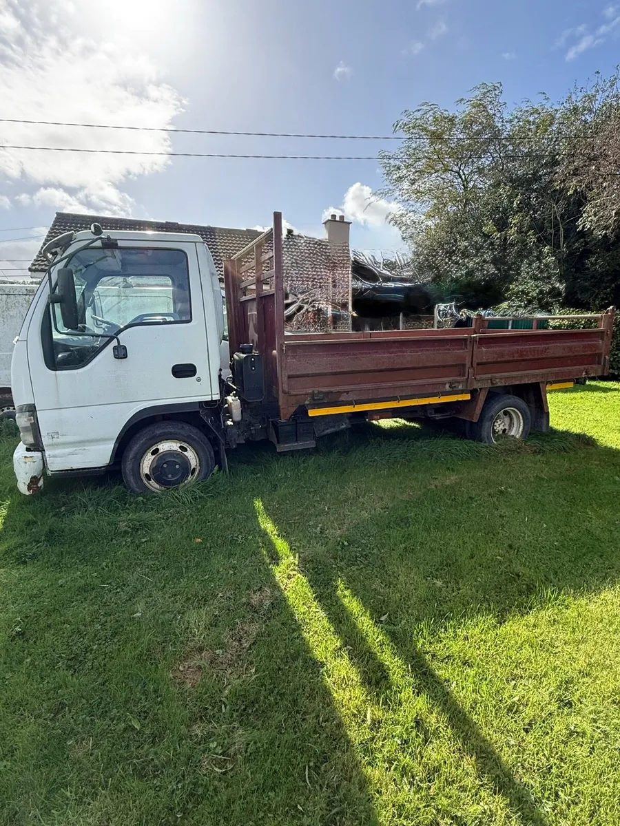 Isuzu tipper - Image 2
