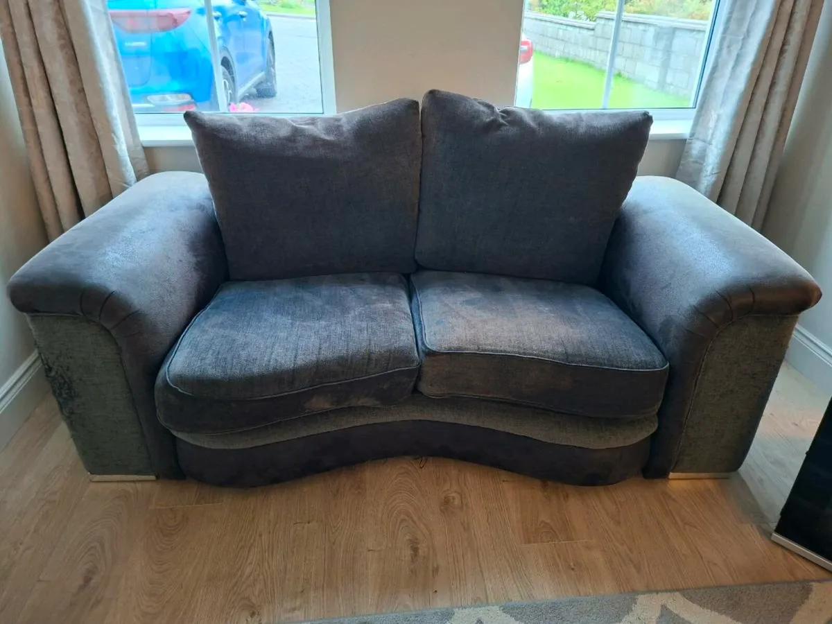 Free to collect 4 & 2 Seater Sofa - Image 2