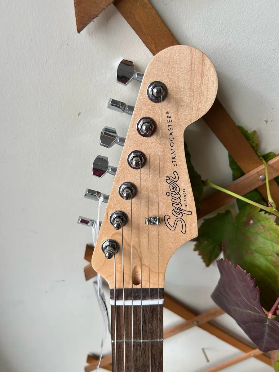 Guitar electric - Image 2