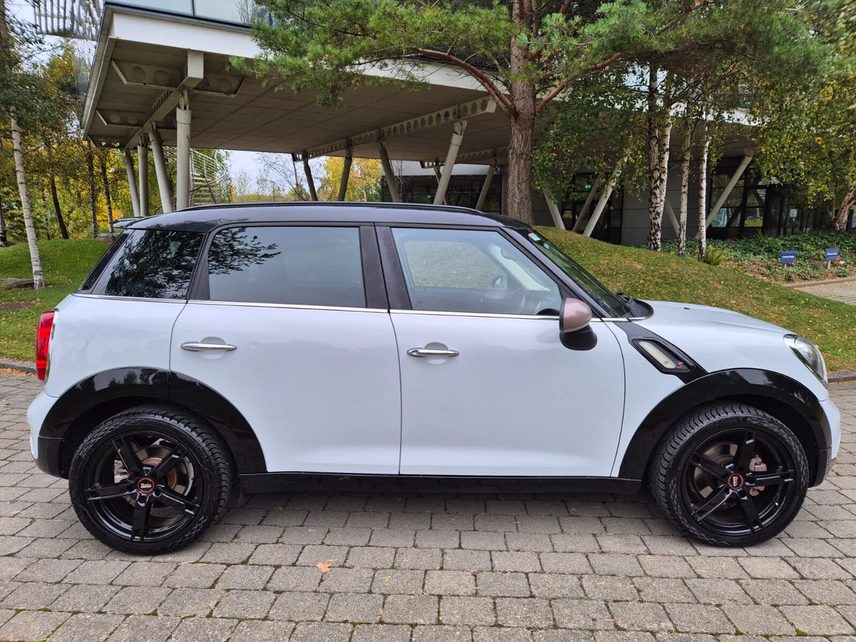 2.0D SD COOPER S INDIVIDUAL - Image 2