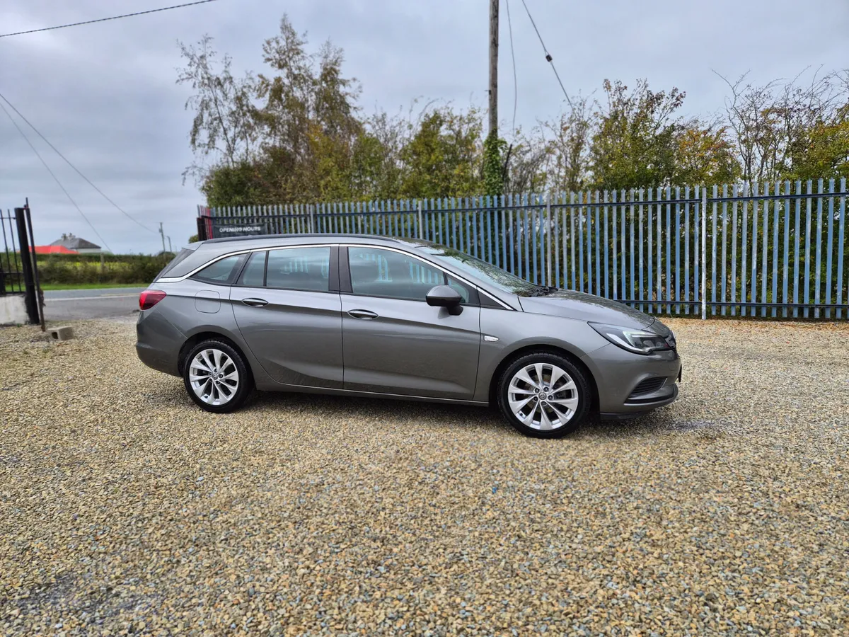 2017 Astra Touring mint condition - Image 2