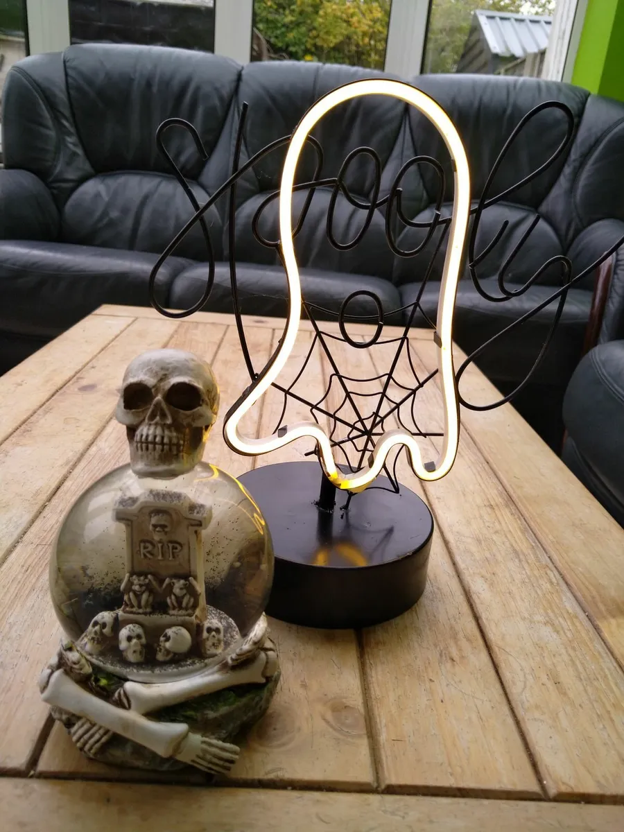 Halloween decorations - Image 1