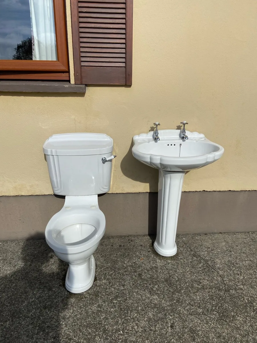 Washbasin & toilet - Image 1