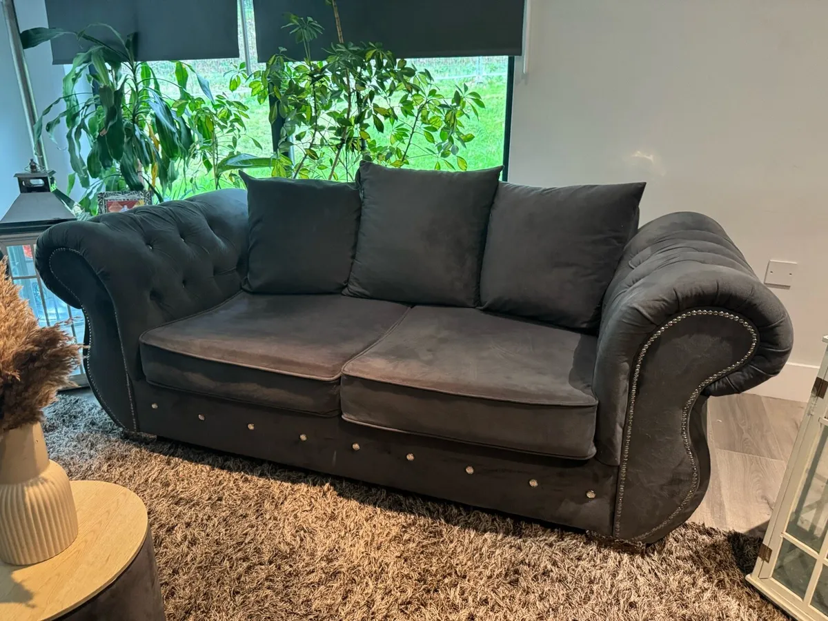 3 seater and 2 seater suite - Image 4