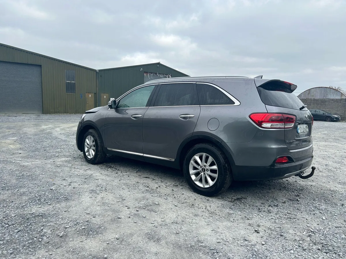 2017 Kia Sorrento 7 seater - Image 2