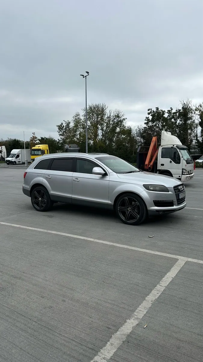 Audi Q7 5 seater - Image 1