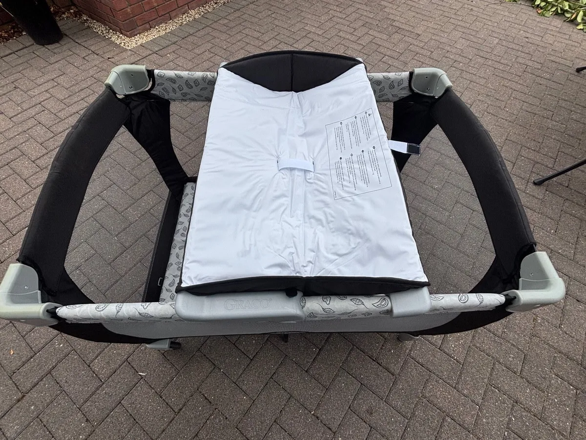 Travel cot - Image 4