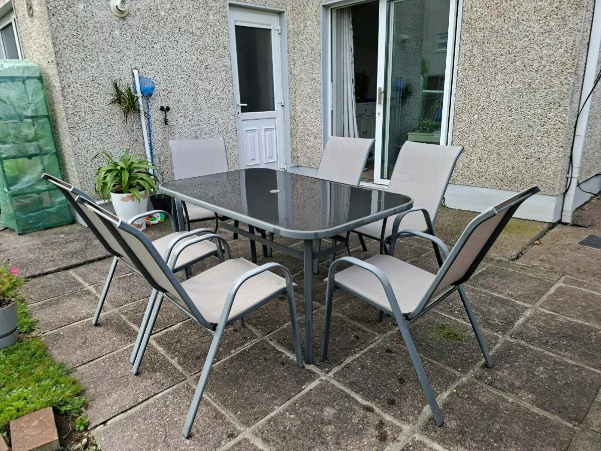 6 seater garden table and chairs - Image 1