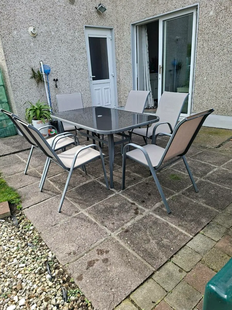 6 seater garden table and chairs - Image 2