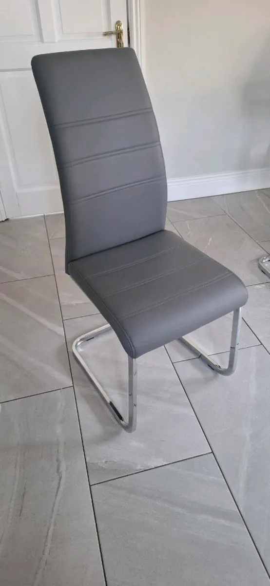 Dining table + 6 chairs - Image 2