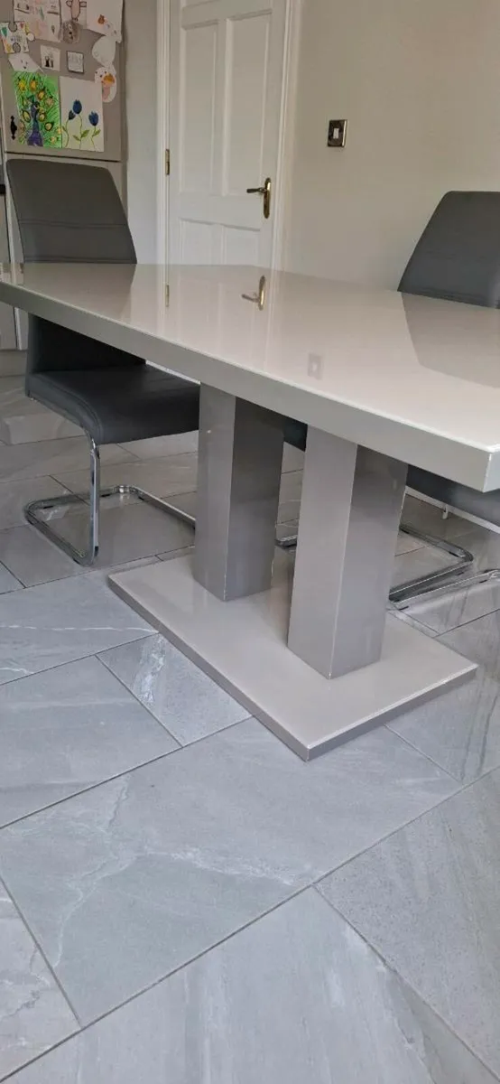Dining table + 6 chairs - Image 3