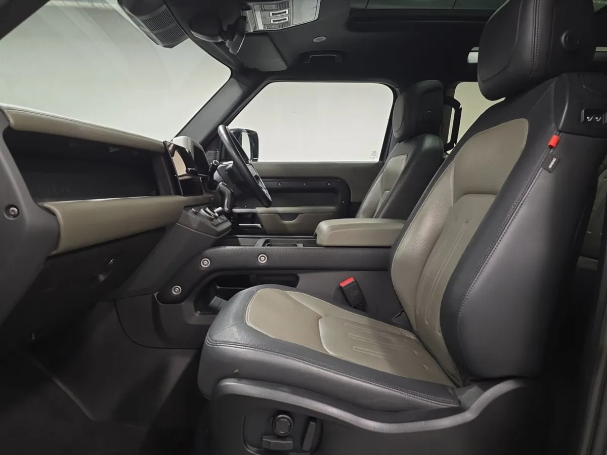 Land Rover Defender Diesel Estate X-Dynamic HSE - Image 3