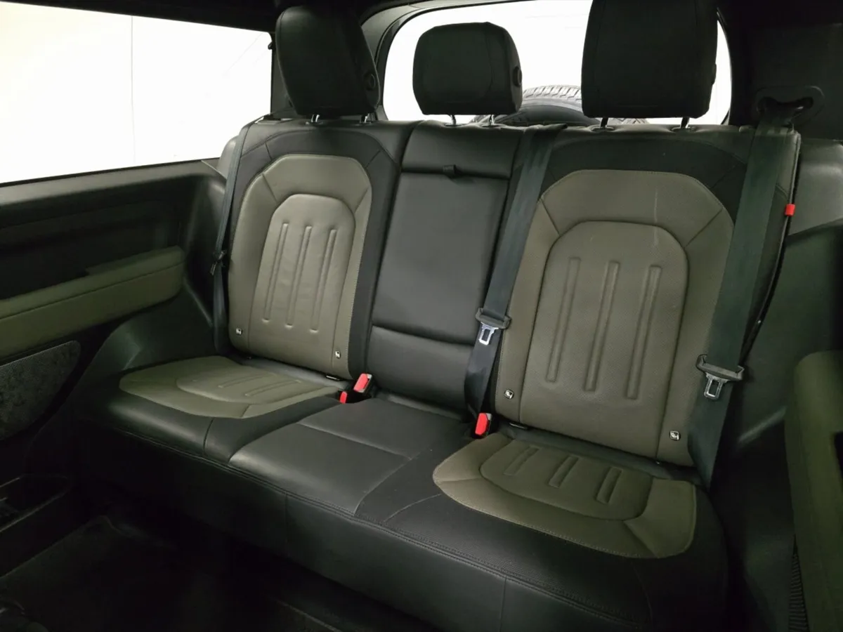 Land Rover Defender Diesel Estate X-Dynamic HSE - Image 4