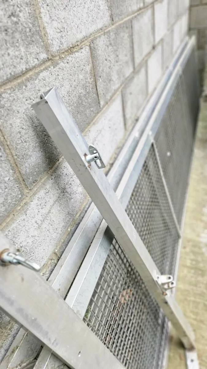 Alliulium & galvanised steel cage sites - Image 1