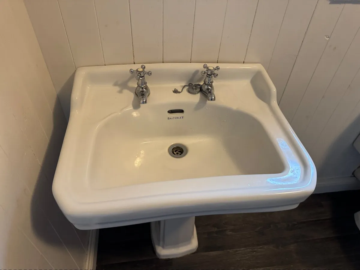 Toilet and sink - Image 1