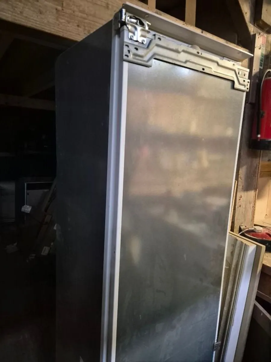 Integrated ladder fridge - Image 1