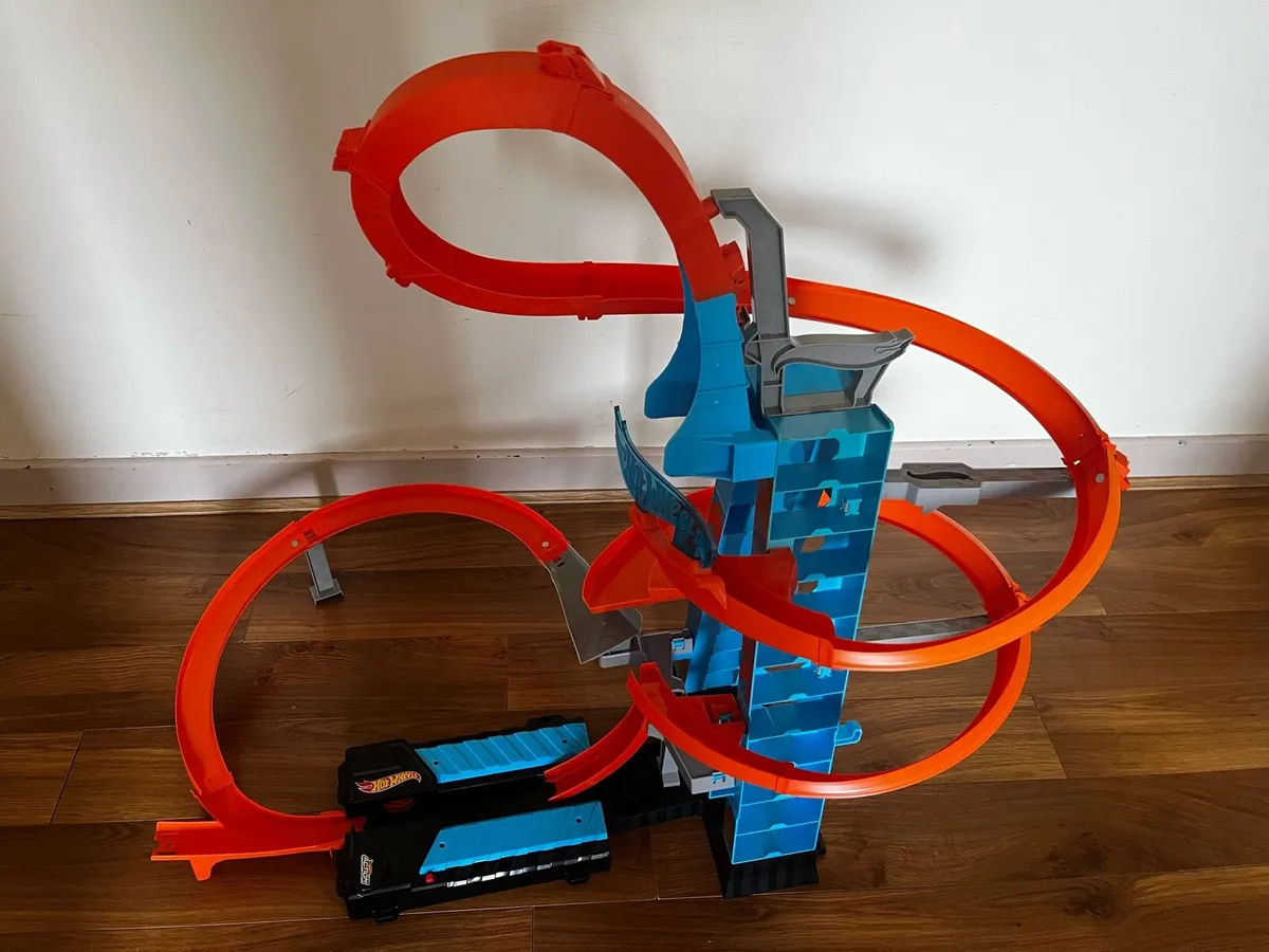 Hot wheels 2 large sets - Image 2