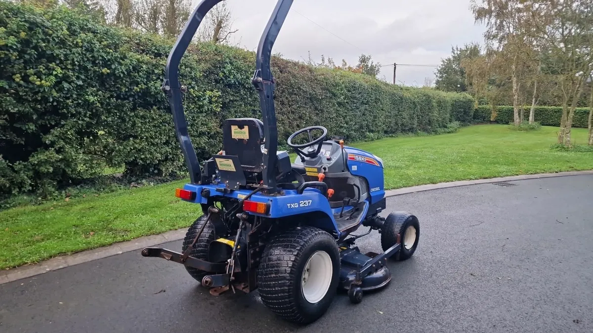 Iseki Compact Tractor Ride on Mower Lawnmower - Image 2