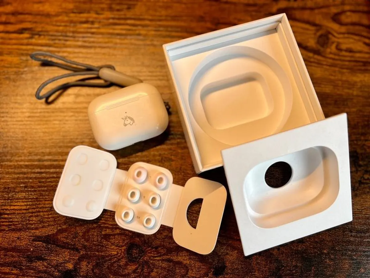 Apple Airpods Pro 2 - Image 2
