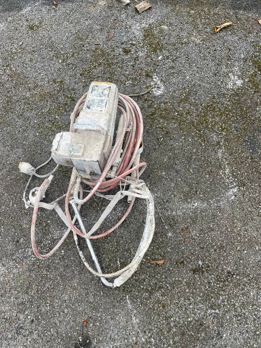 Paint sprayer - Image 1