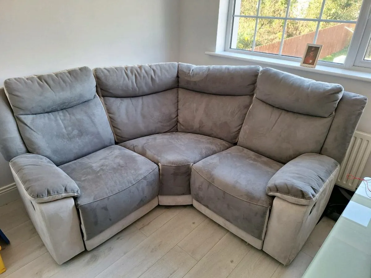 6 seater corner couch - Image 1