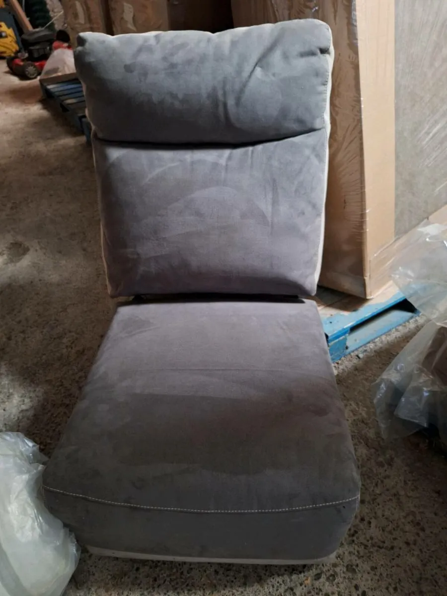 6 seater corner couch - Image 4
