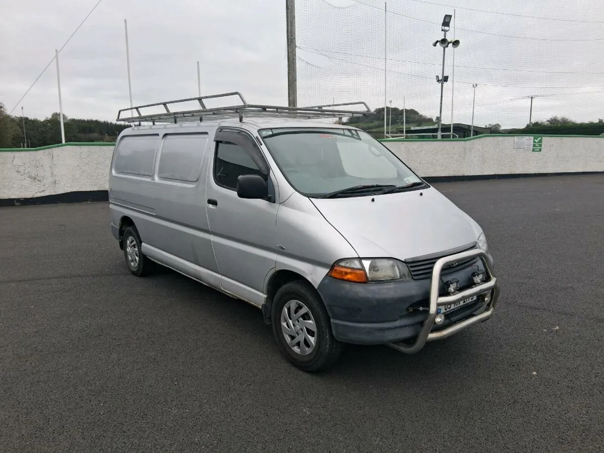2005 Toyota hiace with doe - Image 1