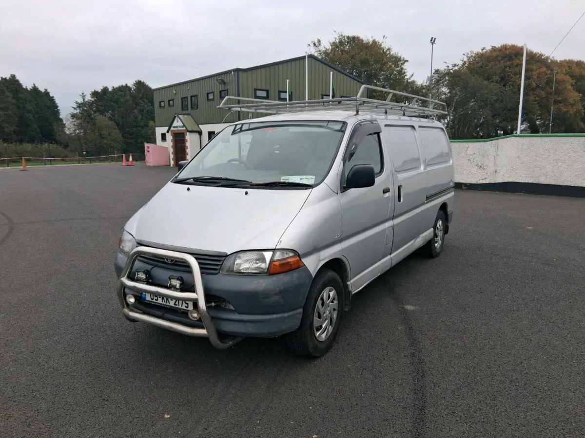 2005 Toyota hiace with doe - Image 2