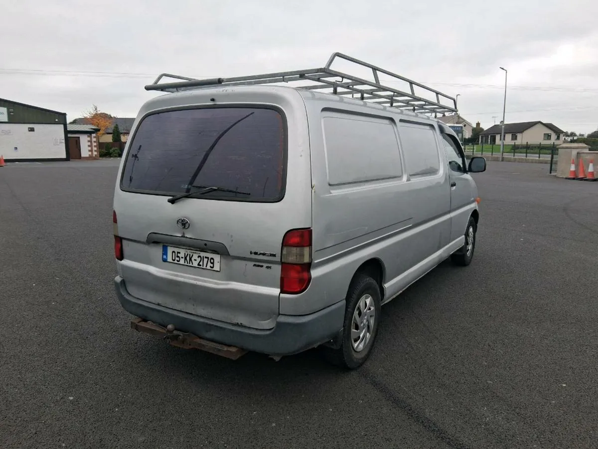 2005 Toyota hiace with doe - Image 4