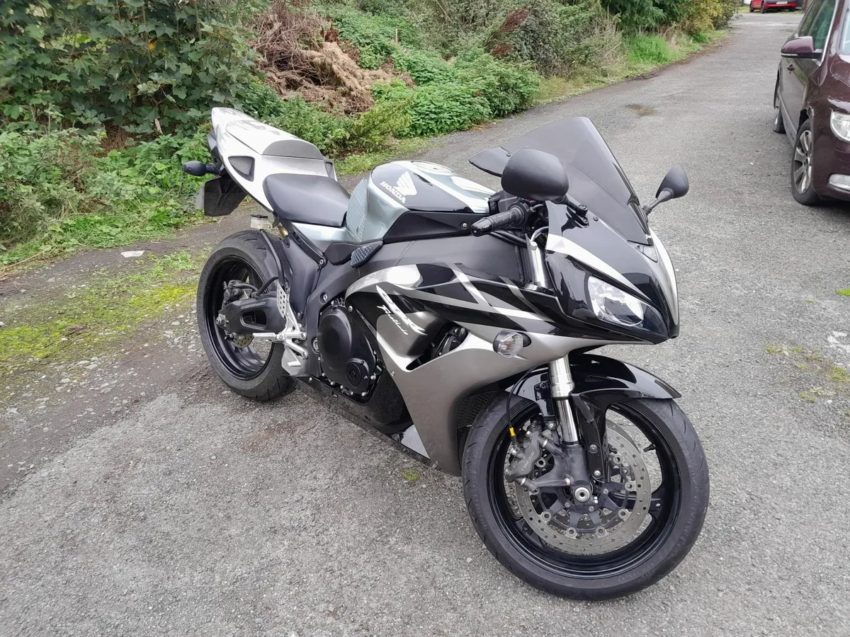 Honda CBR1000rr Fireblade - Image 1