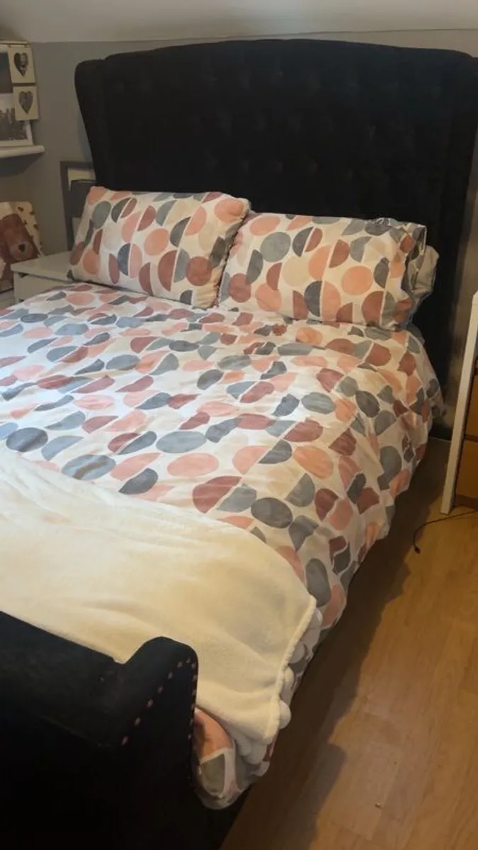bed - Image 1