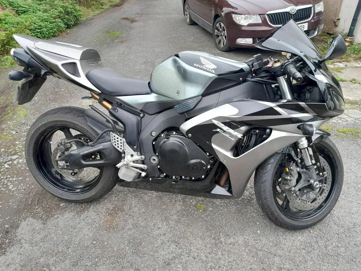Honda CBR1000rr Fireblade - Image 4
