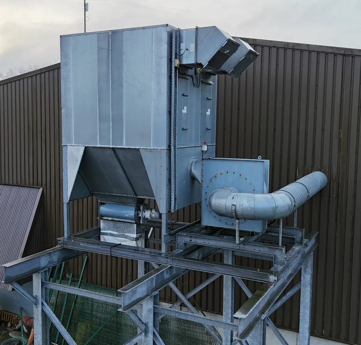 Saw Dust Extractor - Image 1