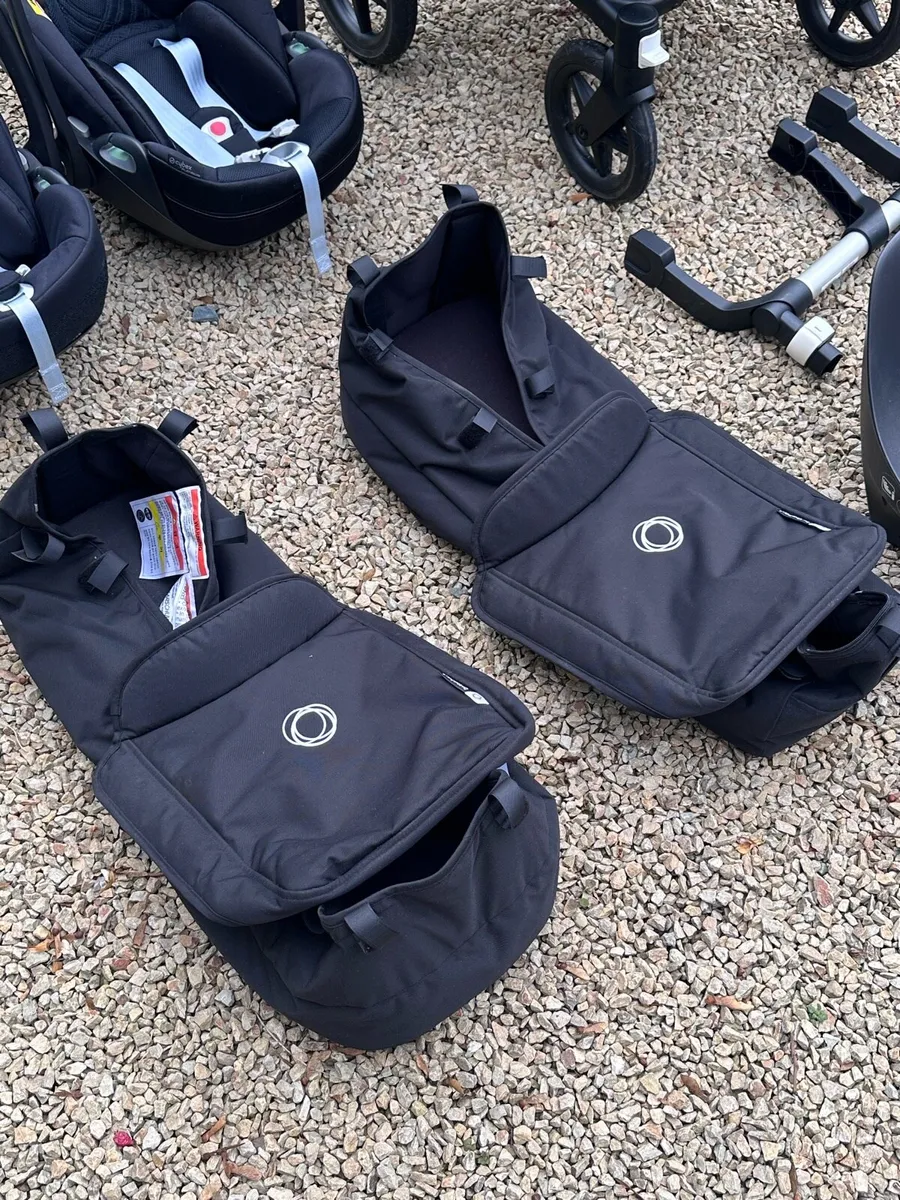 Bugaboo Donkey 5 twin buggy + extras - Image 3