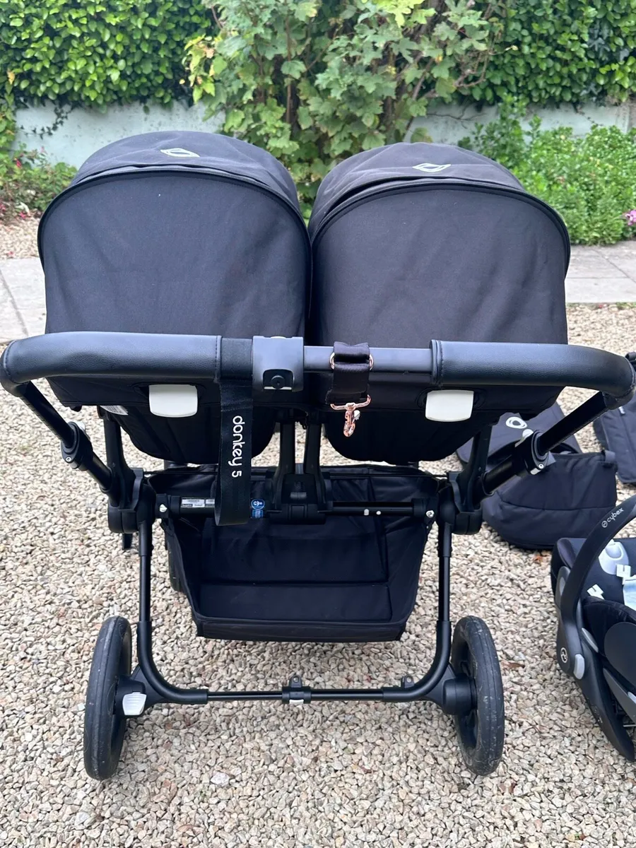 Bugaboo Donkey 5 twin buggy + extras - Image 4