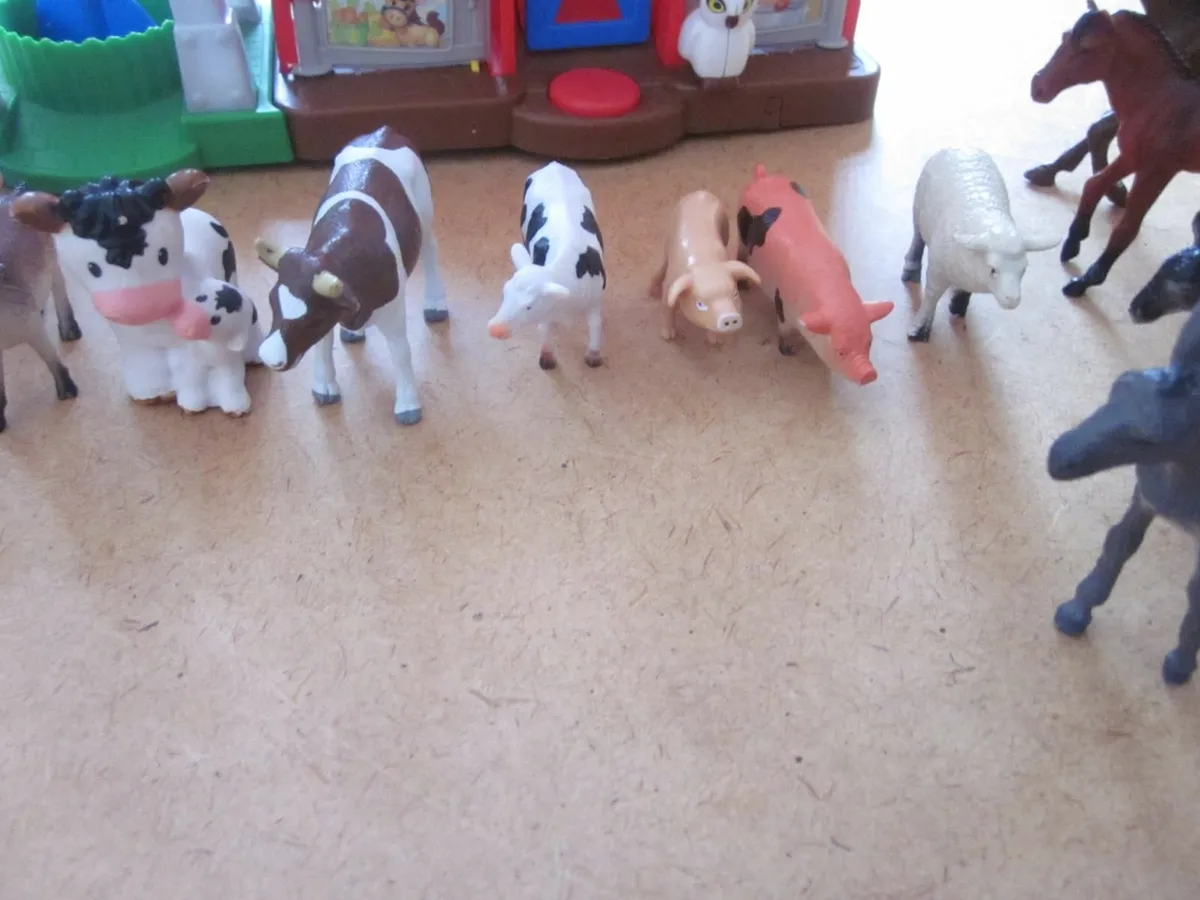 Fisher Price Farm House/Animals - Image 3