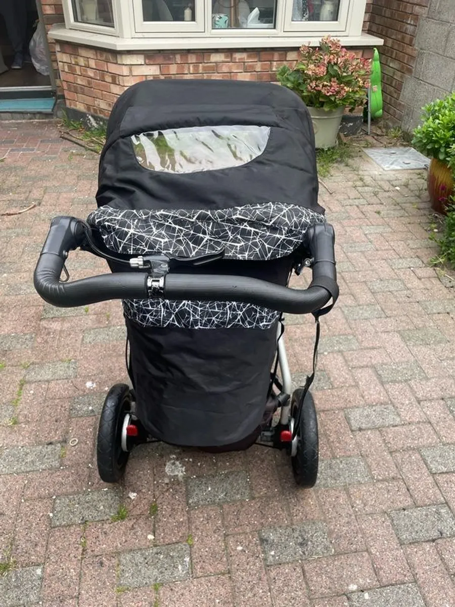 Mountain Buggy Urban Terrain with Travel Bag and Off Road Wheels - Image 4