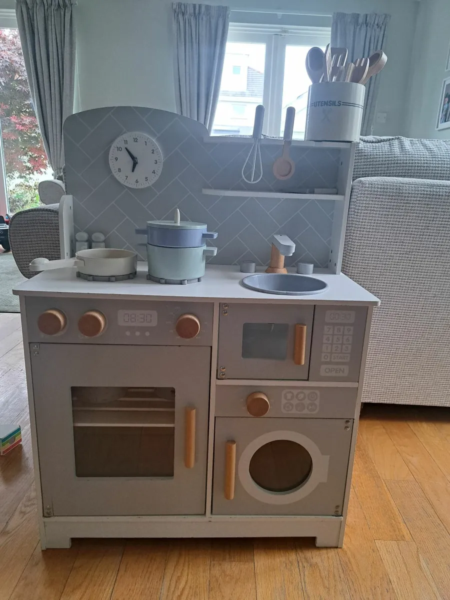 Kids wooden kitchen - Image 1