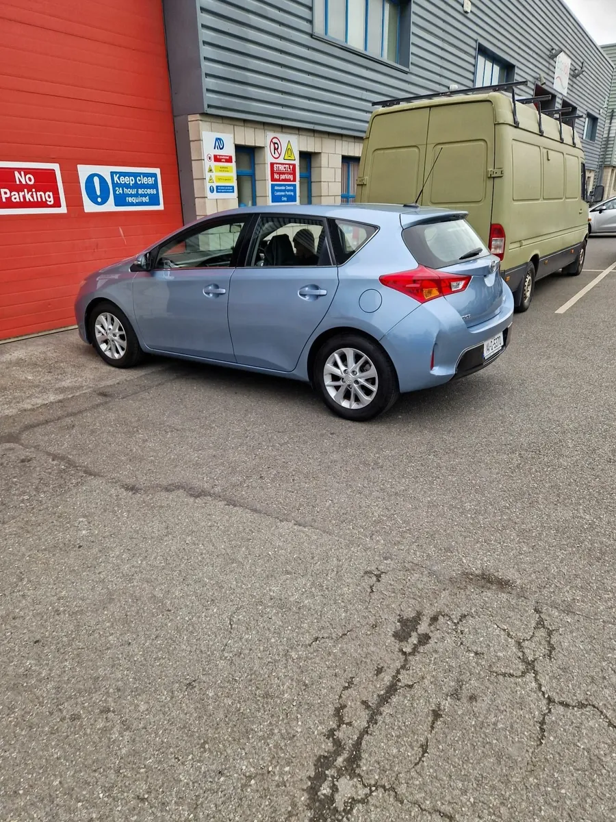 Toyota Auris 2014 - Image 4